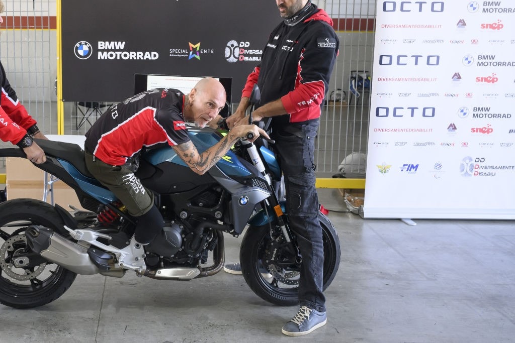 Una giornata in pista coi piloti disabili